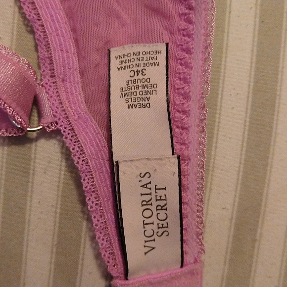 Victoria's Secret 34C - Picture 2 of 3